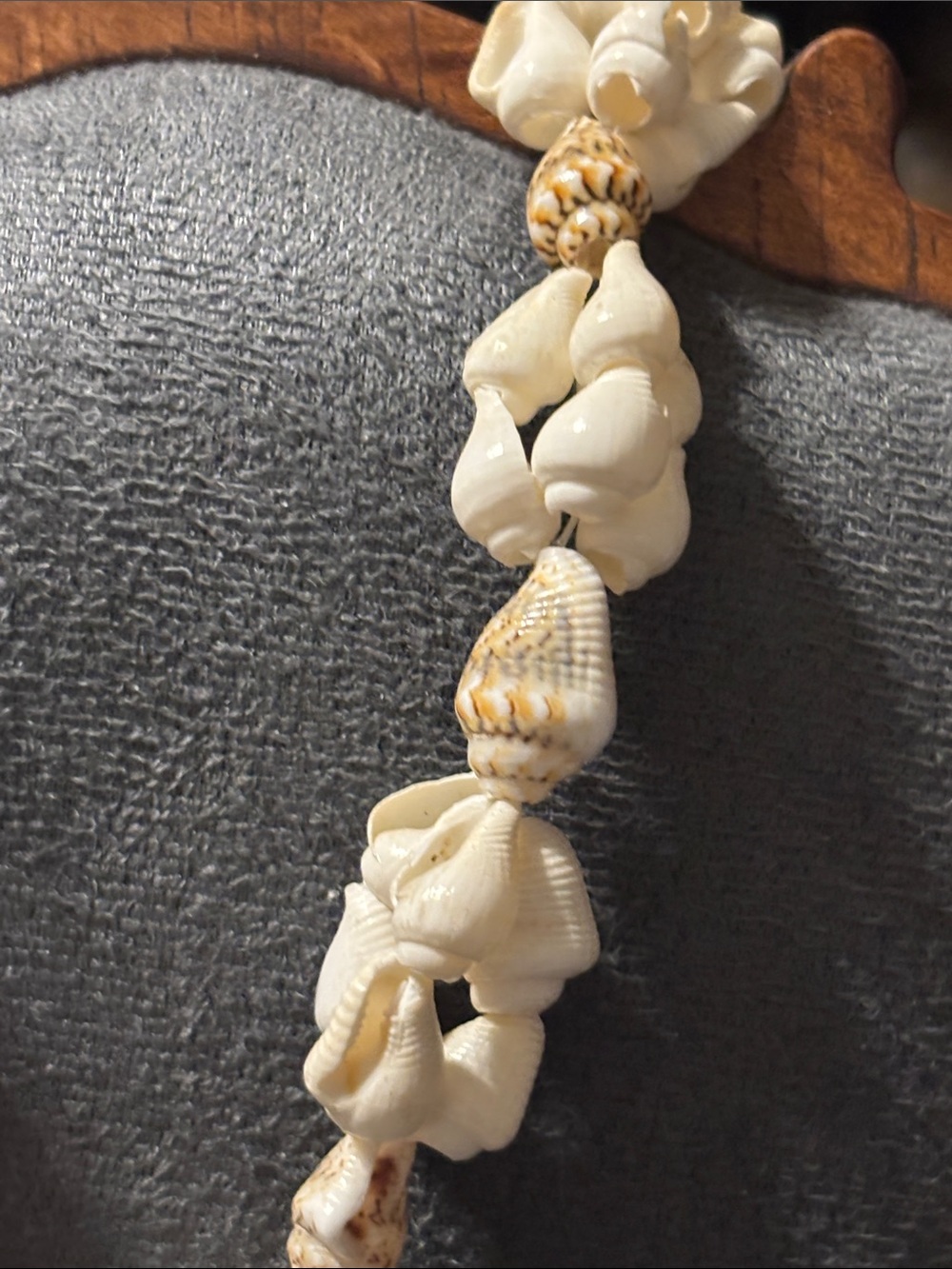 Natural Hawaiian Lei Style Conch Cowrie Cone Shell Pendant Necklace Cream Tan - Picture 6 of 16